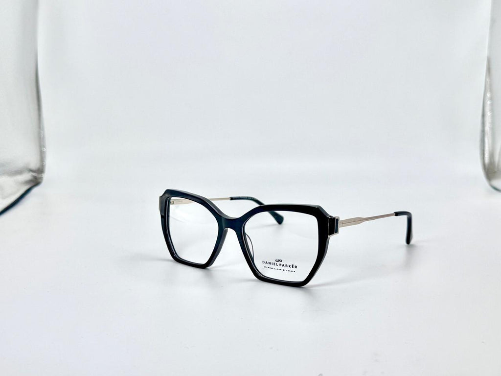 DANIEL PAKER -G8009